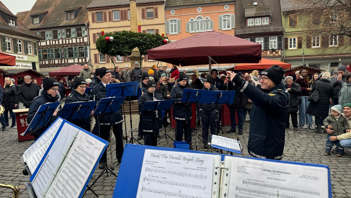 Festliche Klänge und gelebte Solidarität auf dem Garango-Weihnachtsmarkt in Ladenburg