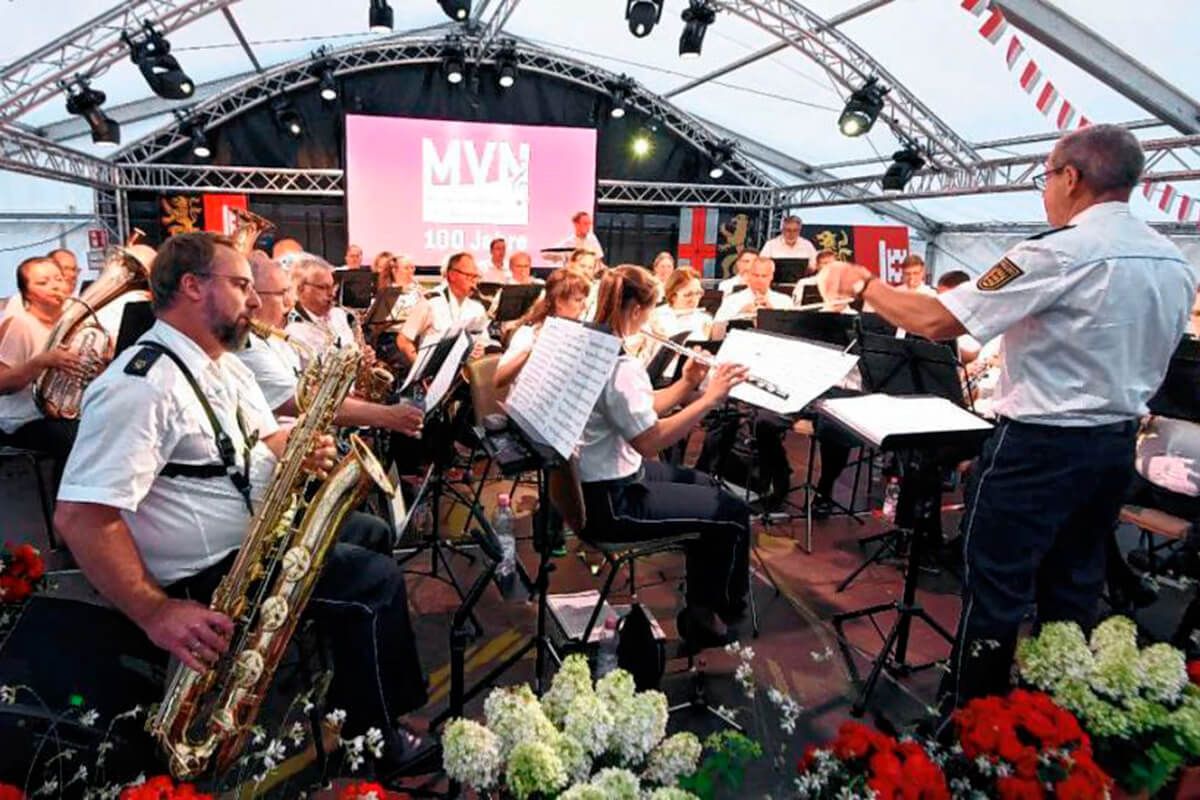 Polizeimusikkorps heizt mächtig ein