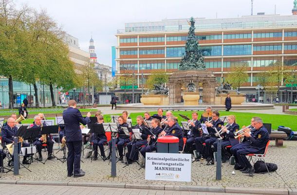 Platzkonzert auf dem Mannheimer Paradeplatz