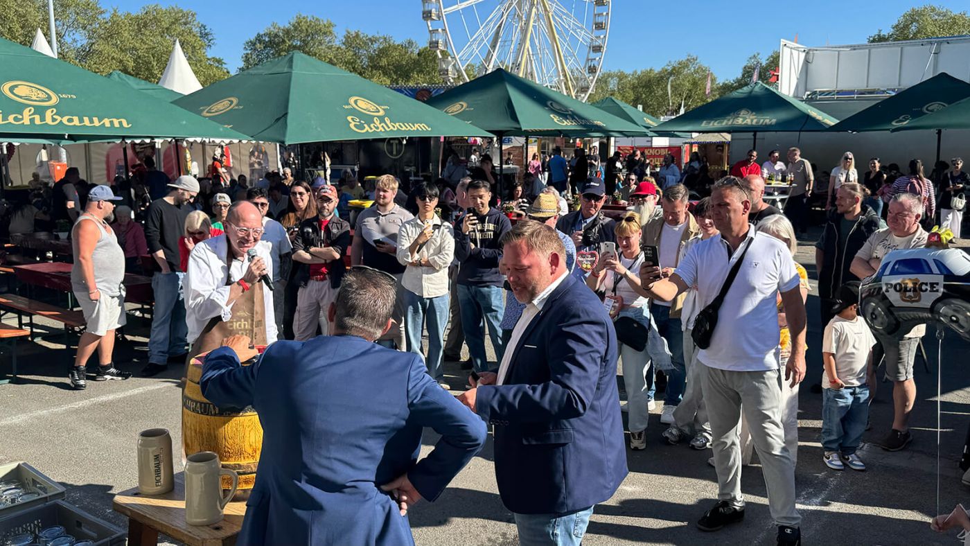 Fassbieranstich durch Oberbürgermeister Christian Specht
