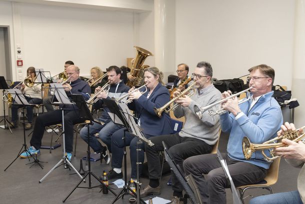 Tiefes Blech und Trompeten in der Probe