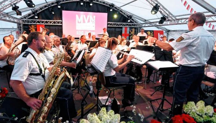Polizeimusikkorps heizt mächtig ein